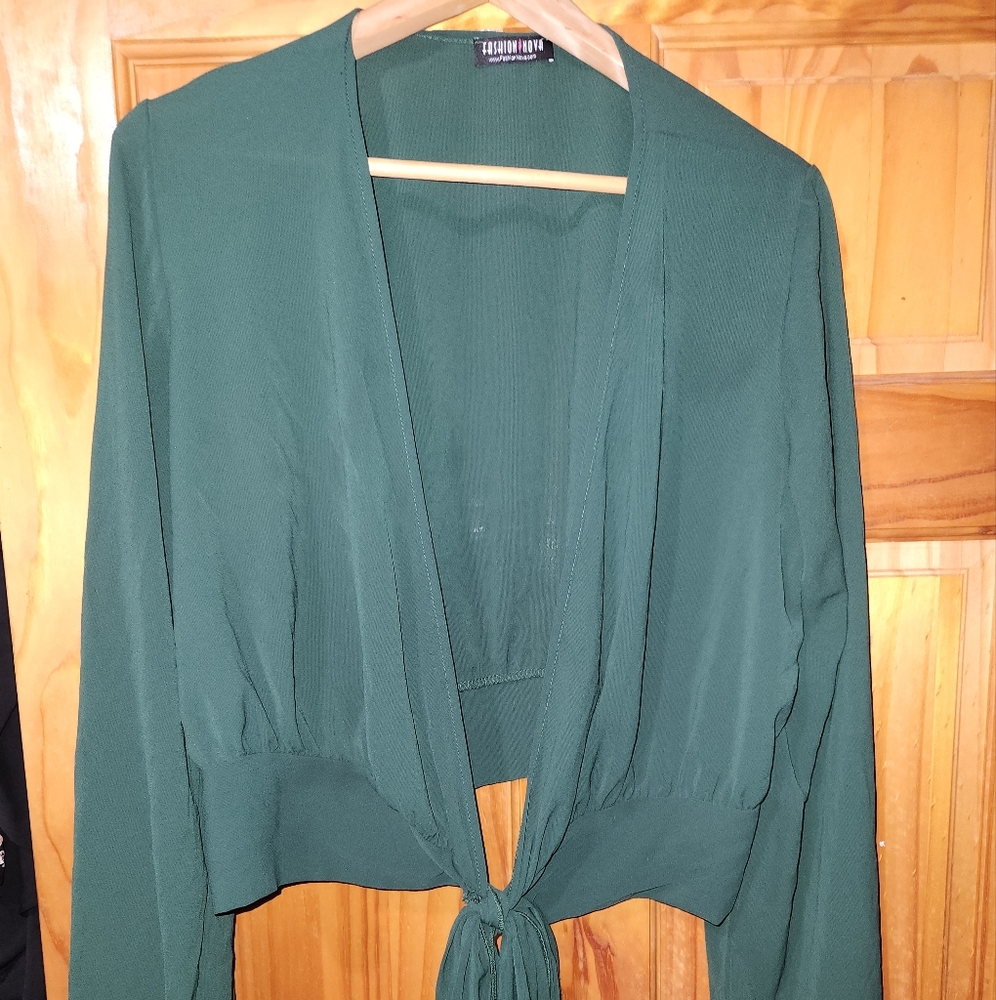 Fashion nova size 1x crop wrap top